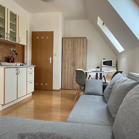 Apartmany V Zlatej Ulicke 波切尼斯 外观 照片