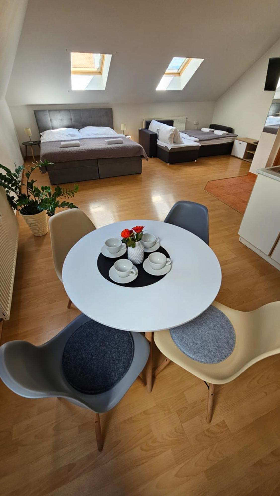 Apartmany V Zlatej Ulicke 波切尼斯 外观 照片